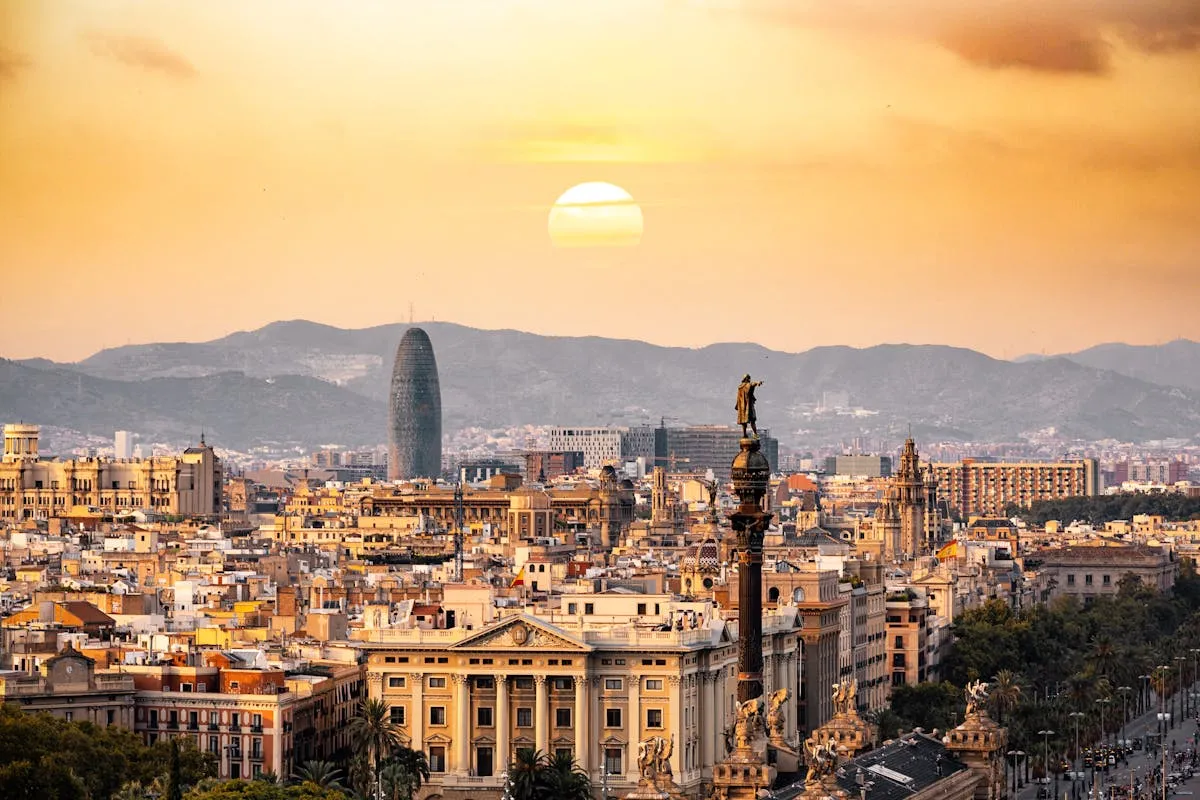 Vue aérienne de Barcelone et du port depuis la colline de Montjuïc