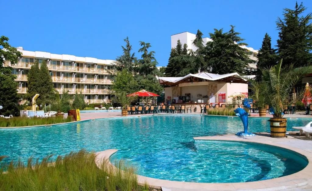 Hotel Malibu - Hotel de 4 estrelas em Albena beachfront, Albena - photo 1