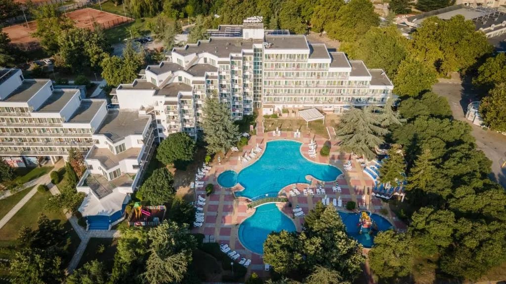 Hotel Laguna Garden - Hotel de 4 estrelas em Albena beachfront, Albena - photo 1