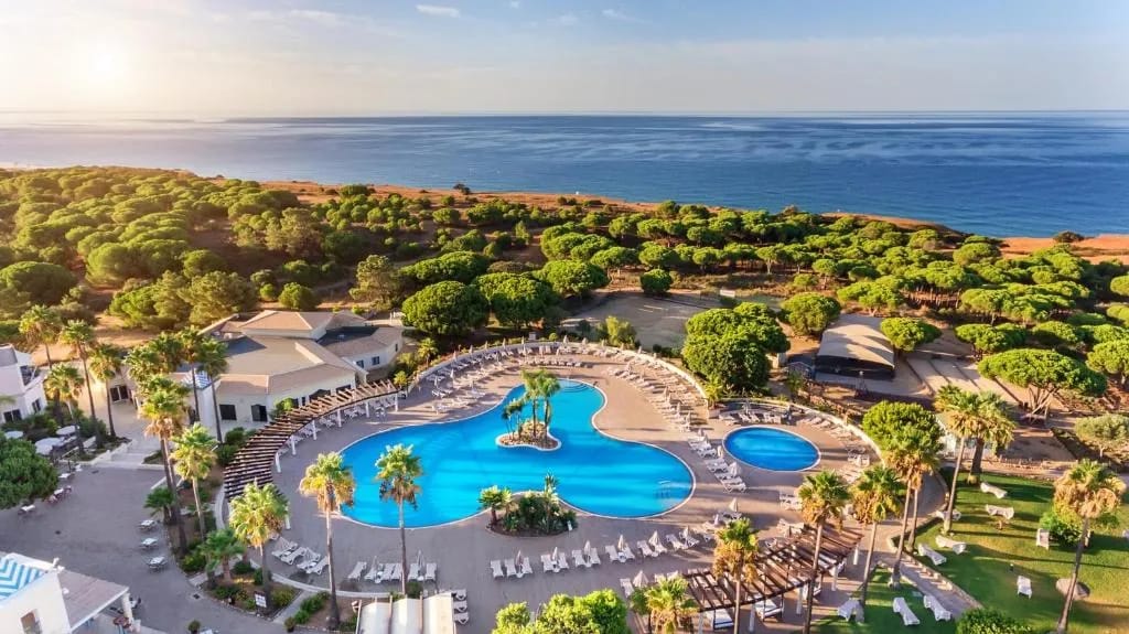 AP Adriana Beach Resort - 4-star hotel in Rocha Baixinha - Olhos D'Agua, Algarve - photo 1