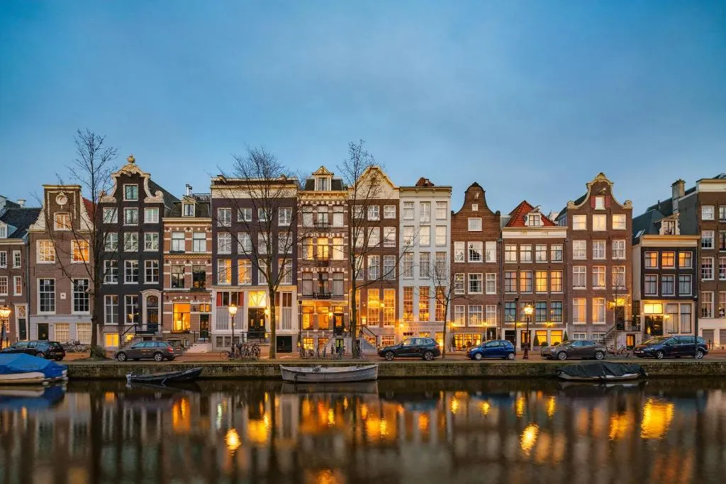 Façade des maisons de canal de l'Ambassade Hotel sur le Herengracht