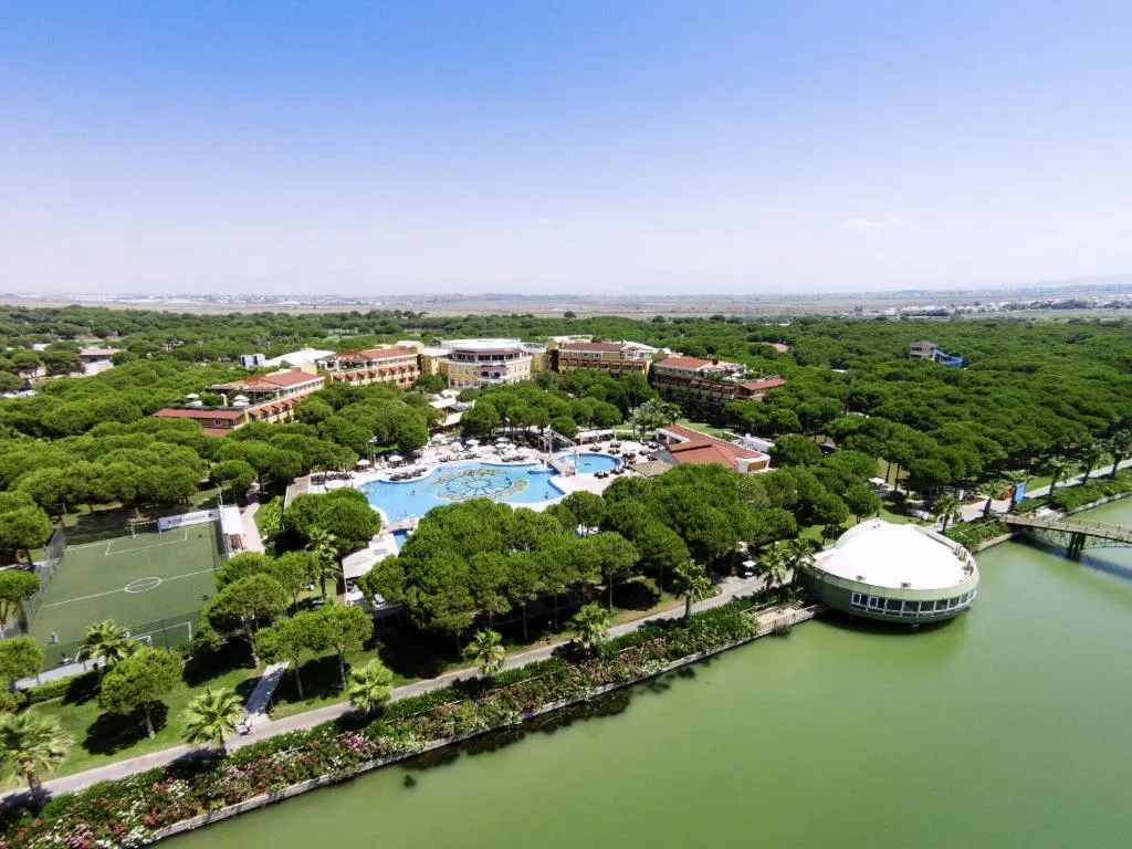 Vista exterior do ROBINSON NOBILIS em Belek, Antalya