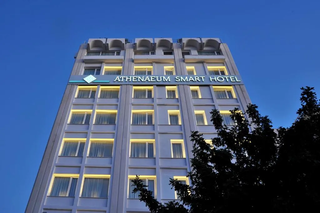 Fachada do Athenaeum Smart Hotel na Avenida Syngrou, Atenas