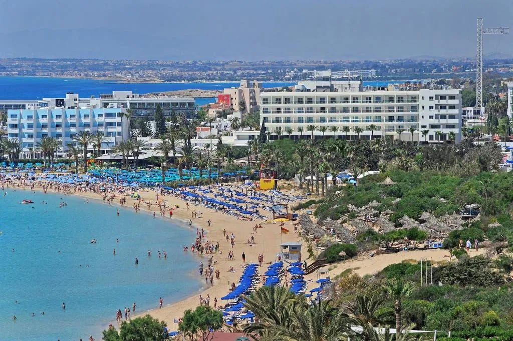 Nelia Beach Hotel & Spa vue aérienne avec plage et piscines, Ayia Napa