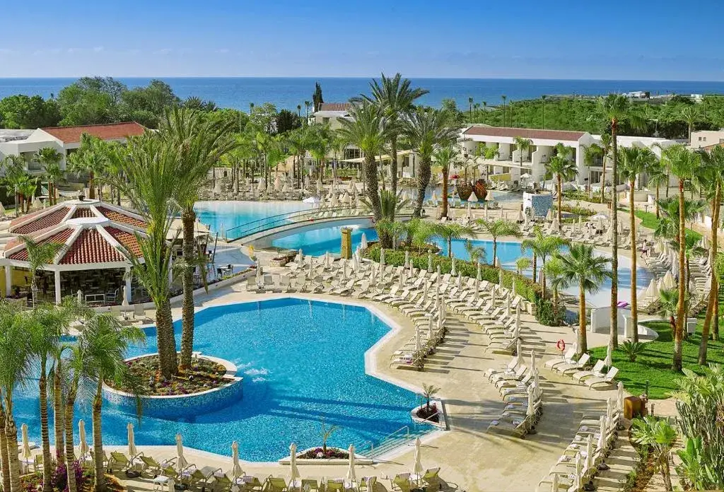 Piscine principale de l'Olympic Lagoon Resort Ayia Napa