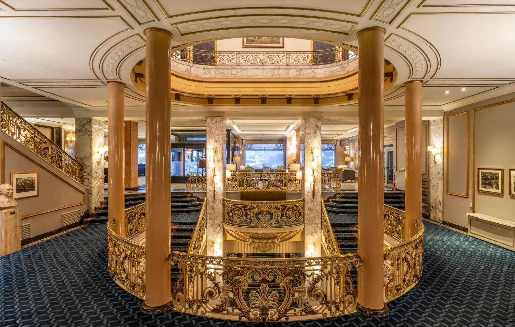 Fachada del hotel El Avenida Palace en la Gran Vía, Barcelona