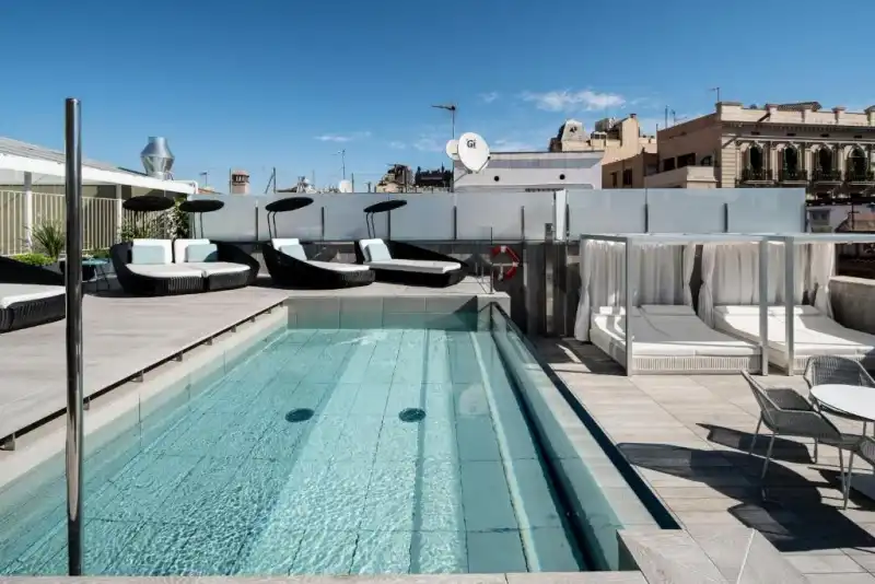 Fachada del Hotel Catalonia Magdalenes en el Barrio Gótico de Barcelona