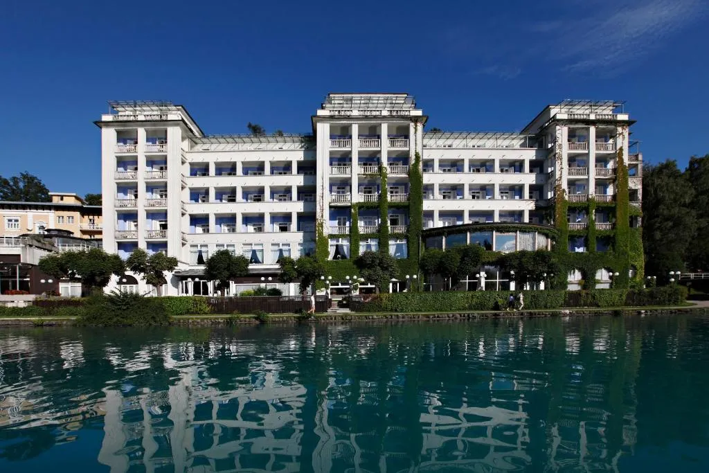 Grand Hotel Toplice - Small Luxury Hotels of the World - Hotel de 5 estrellas en Lake Bled shore, Bled - photo 1