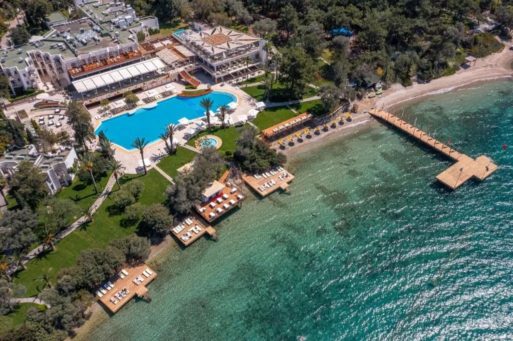 Piscine et resort du DoubleTree by Hilton Bodrum Isil Club, Torba