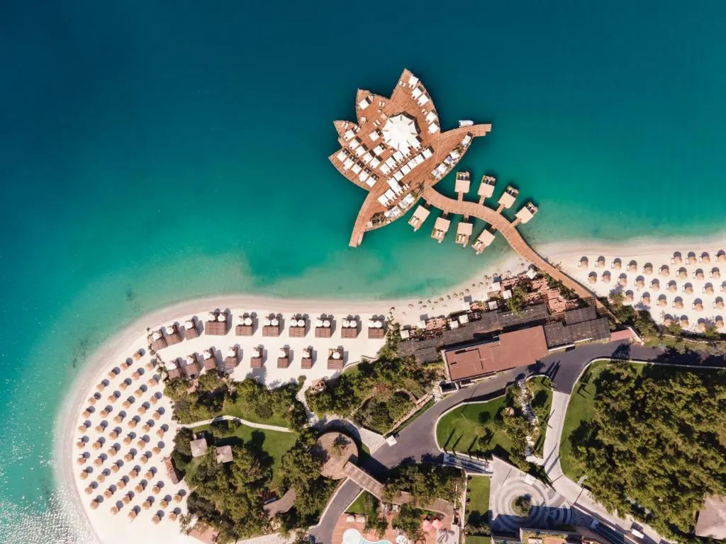Lujo Hotel Bodrum resort with pool and sea view, Güvercinlik