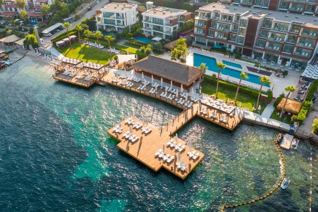 Mivara Luxury Resort Bodrum avec piscine et vue mer