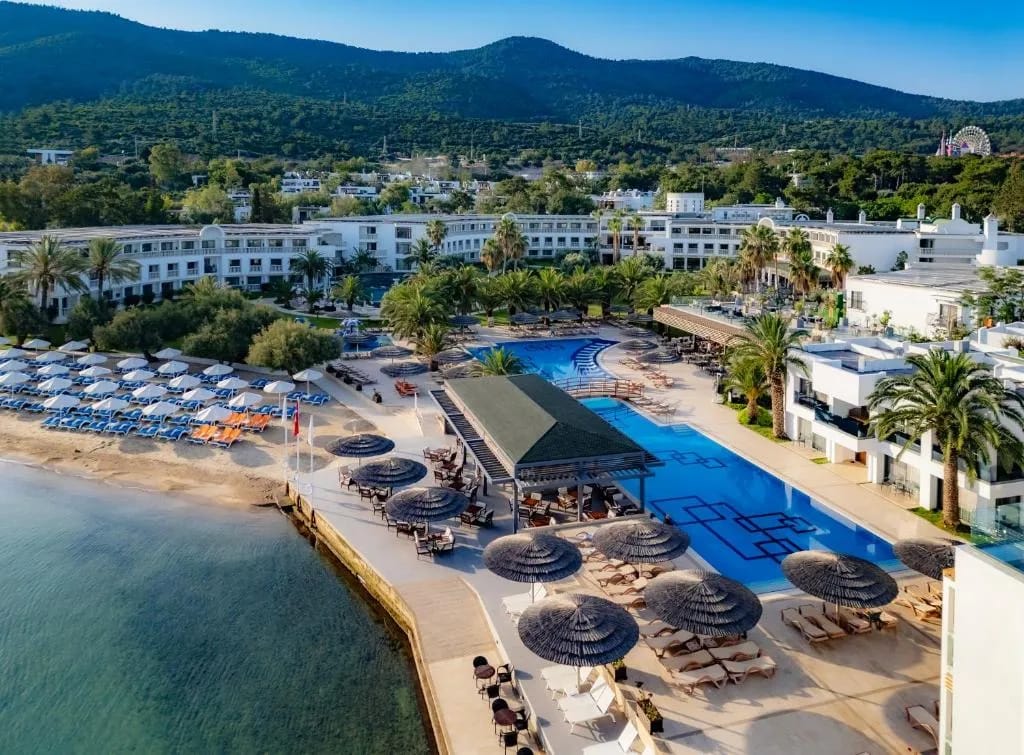 Piscina principal e área do resort Samara Hotel Bodrum, Torba