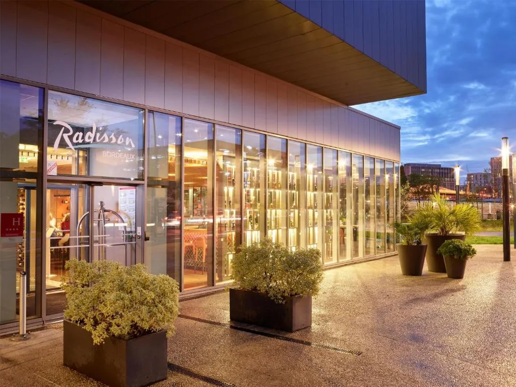 Radisson Hôtel Bordeaux Saint-Jean - 4-star hotel in Saint-Jean, Bordeaux - photo 1