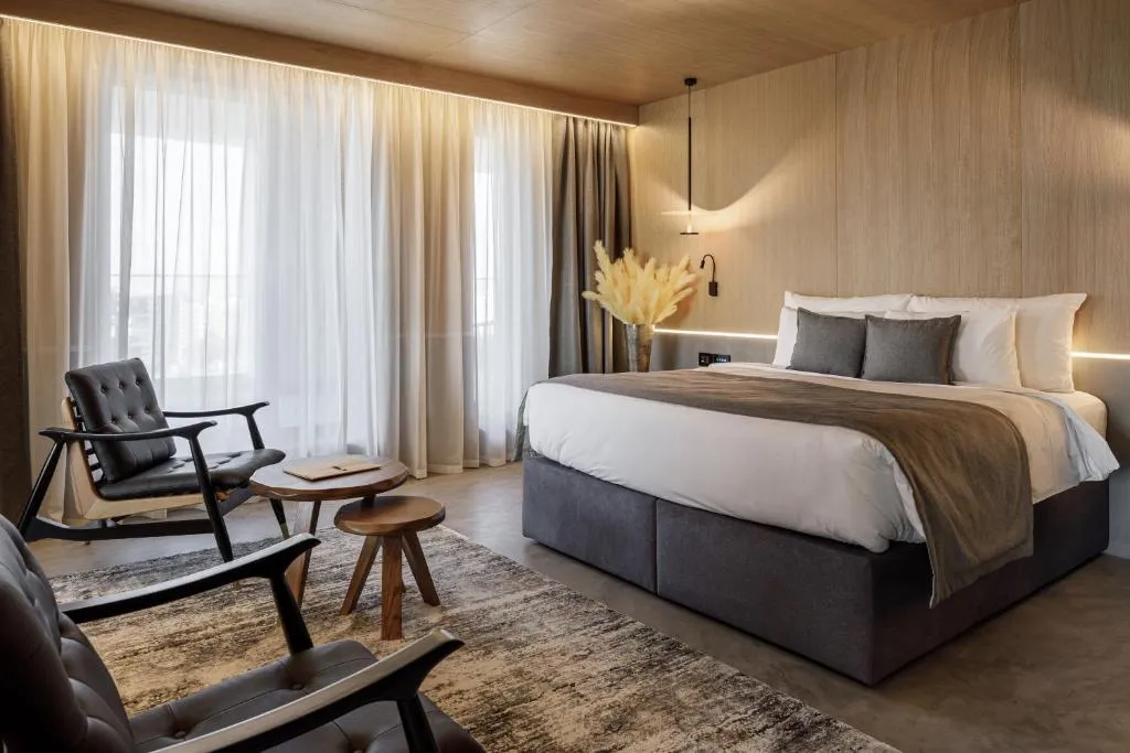 Qosmo Brasov Hotel - Hotel de 4 estrellas en Brasov city centre (north of Old Town), Brasov - photo 1