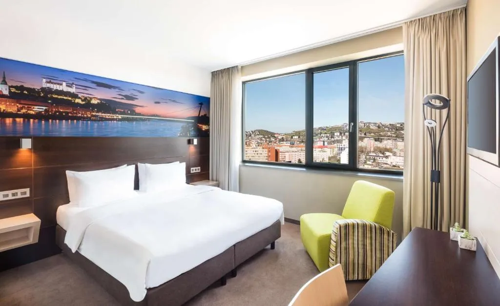 Lindner Hotel Bratislava, part of JdV by Hyatt - Hotel de 4 estrellas en Ruzinov, Bratislava - photo 1
