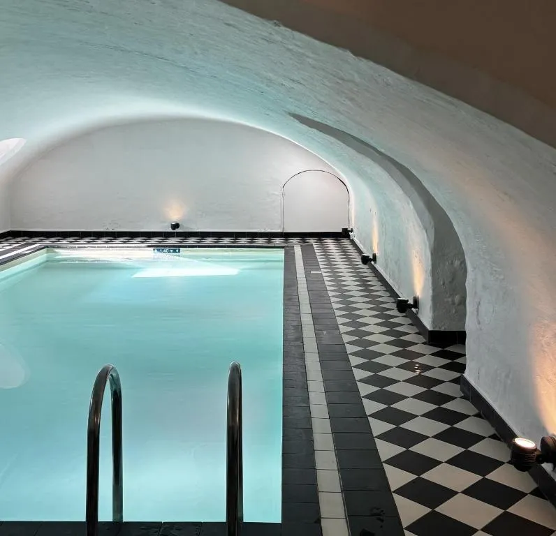 Hotel Navarra Brugge - Hotel de 4 estrellas en Sint-Jakobsstraat, 3 minutes from Markt, Bruges - photo 1