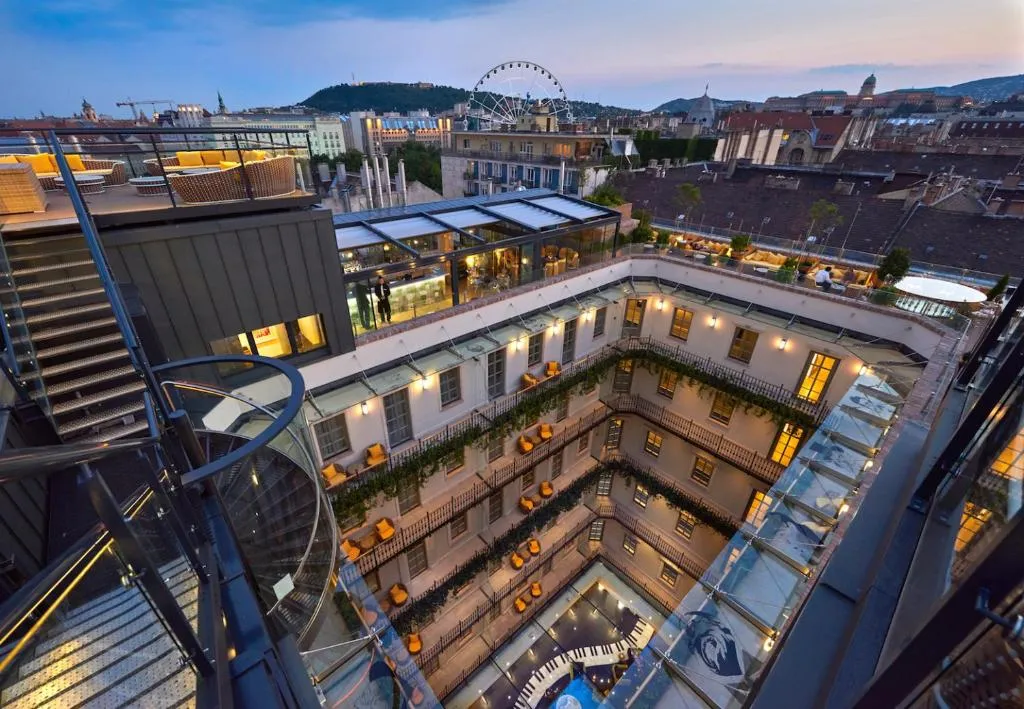 Exterior del Aria Hotel Budapest cerca de la Basílica de San Esteban