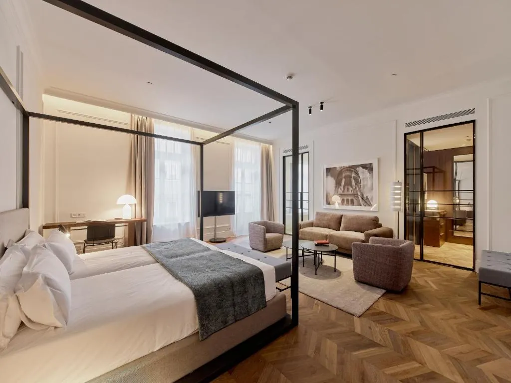 Fachada del Kozmo Hotel Suites & Spa en el barrio del Palacio de Budapest