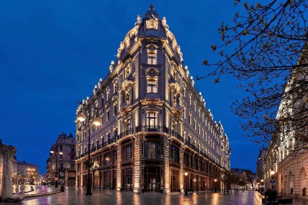 Fachada del Matild Palace en la calle Váci de Budapest