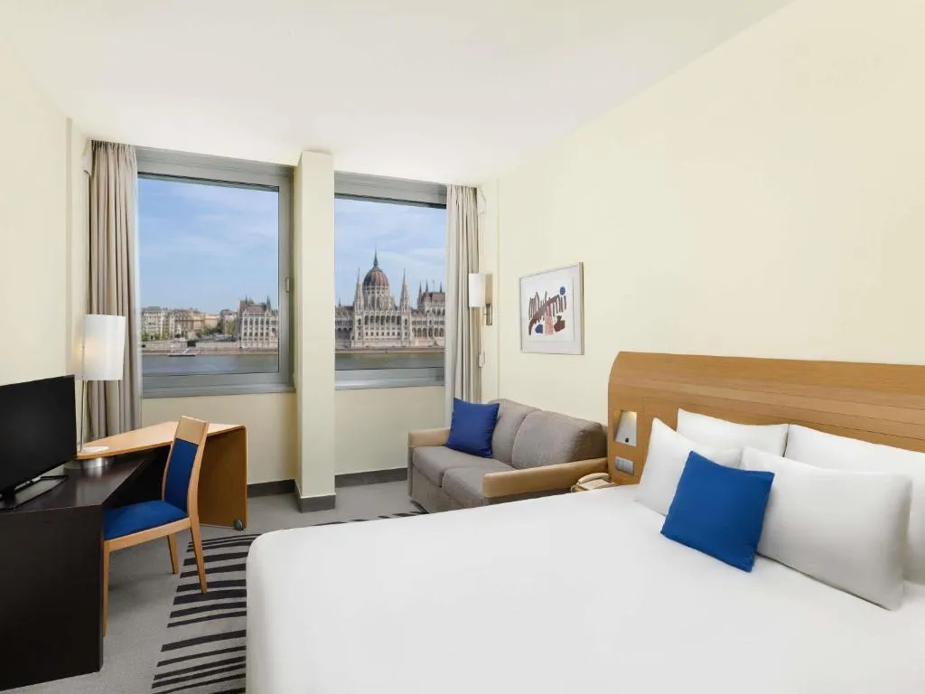 Hotel Novotel Budapest Danube na margem de Buda