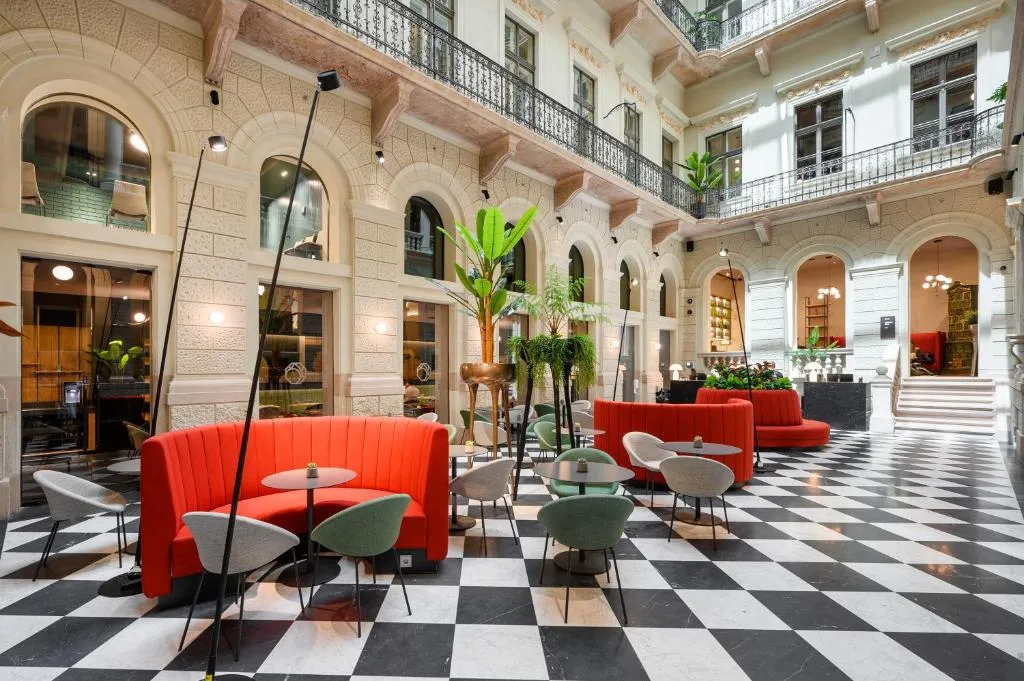 Hotel Oktogon Haggenmacher by Continental Group - Hotel de 4 estrellas en Oktogon Square, District VI, Budapest - photo 1