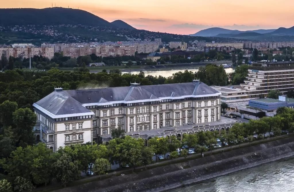 Ensana Grand Margaret Island - 4-star hotel in Margaret Island, in the middle of the Danube, Budapest - photo 1