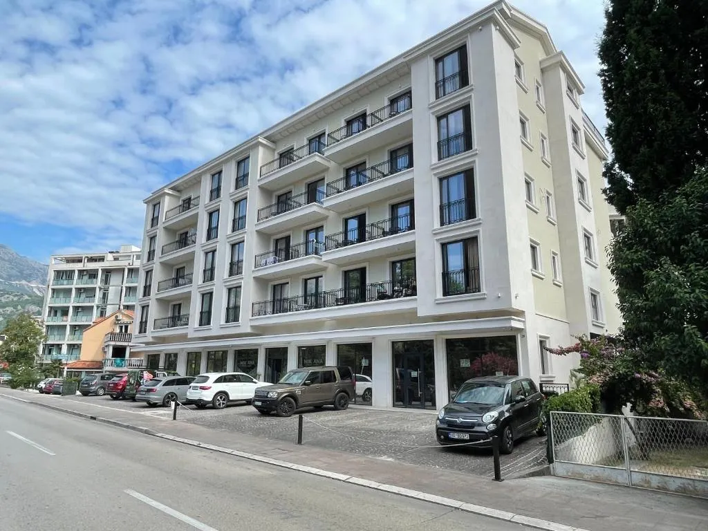 Comfort Apartments Pasha - Hotel de 4 estrellas en 28 Jadranski put, Budva - photo 1