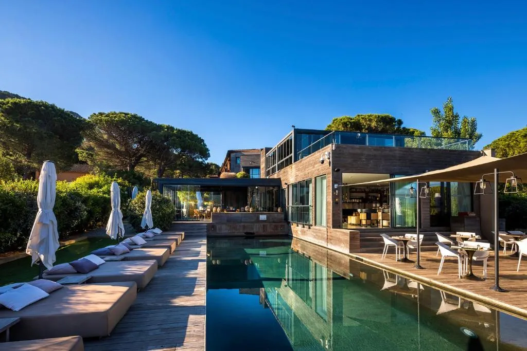 Hotel Mariosa exterior near Palombaggia beach, Porto-Vecchio