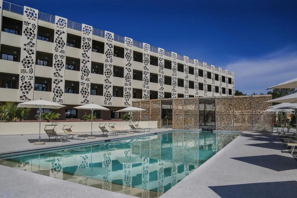 Orizonte hotel with pool in Cervione, Corsica
