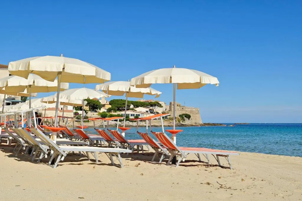 Hôtel Serenada facade and private beach in Algajola, Corsica