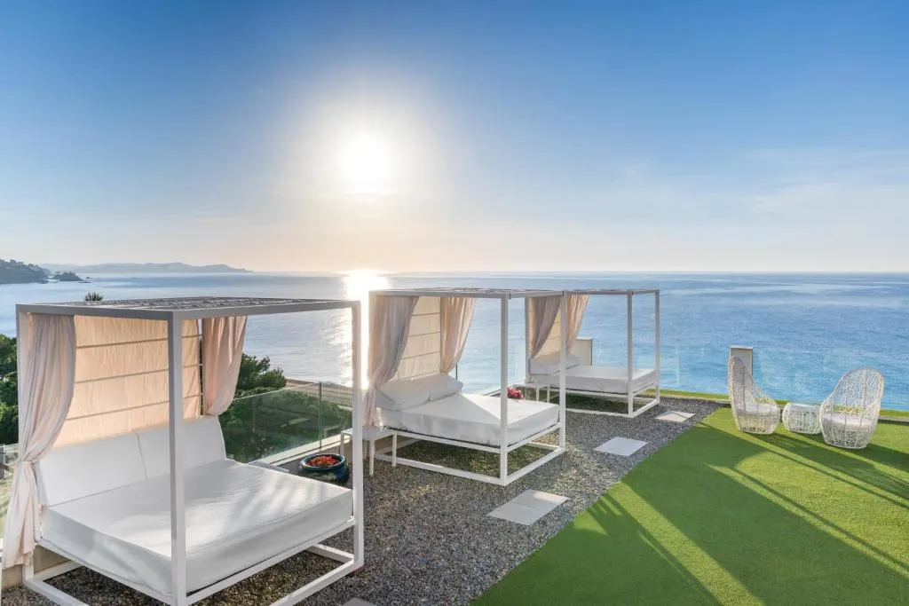 Seafront facade on Platja d'Aro promenade at Hotel Planamar