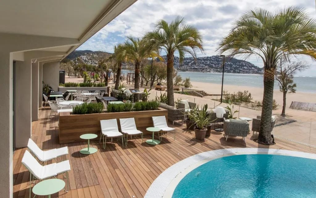 Hotel Maritim 4 Superior - 4-star hotel in Roses seafront, Costa Brava - photo 1