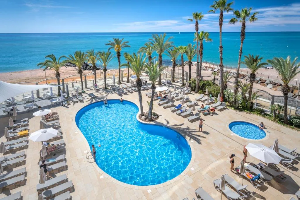 Caprici Beach Hotel & Spa - 4-star hotel in Santa Susanna Beach, Costa Brava - photo 1