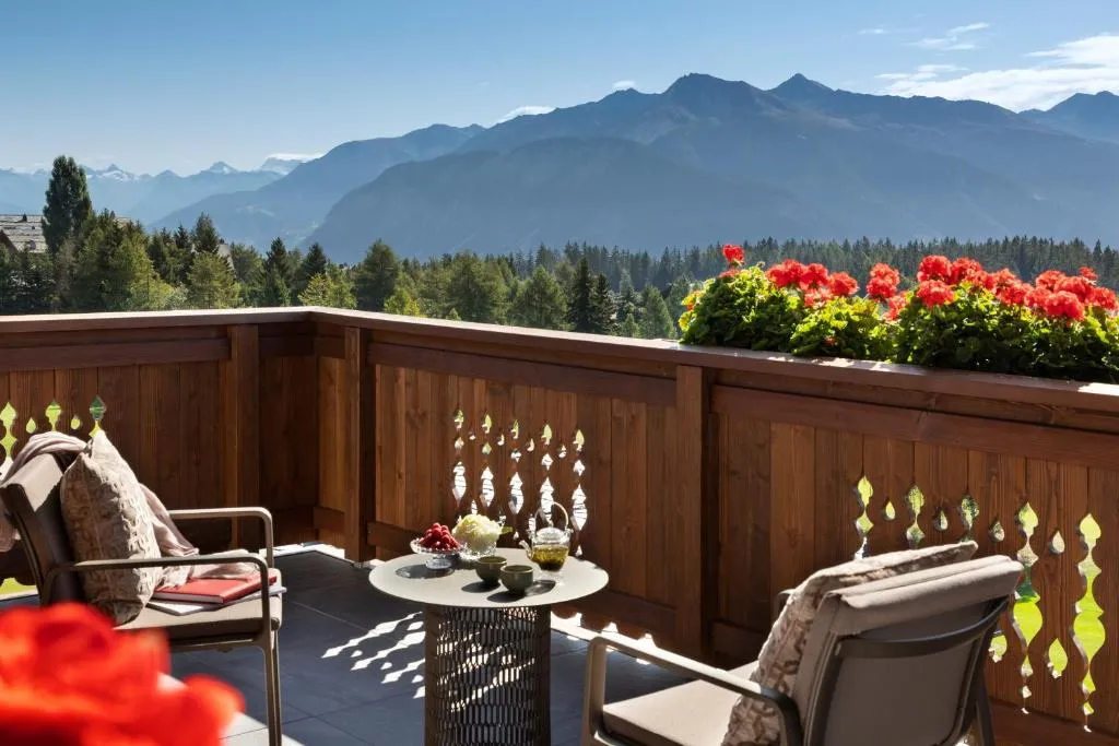 Guarda Golf Hotel & Residences - Hotel de 5 estrelas em Plan Mayens, Crans-Montana - photo 1