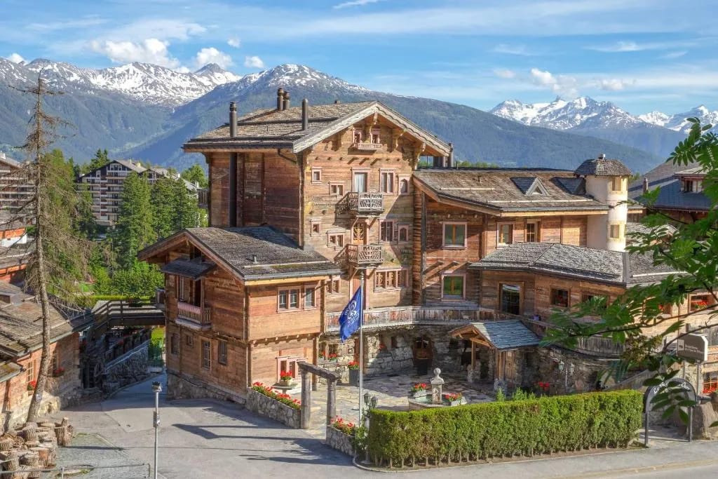 Hostellerie du Pas de l'Ours "Relais et Châteaux" - Hôtel 5 étoiles, Upper Crans, Crans-Montana - photo 1
