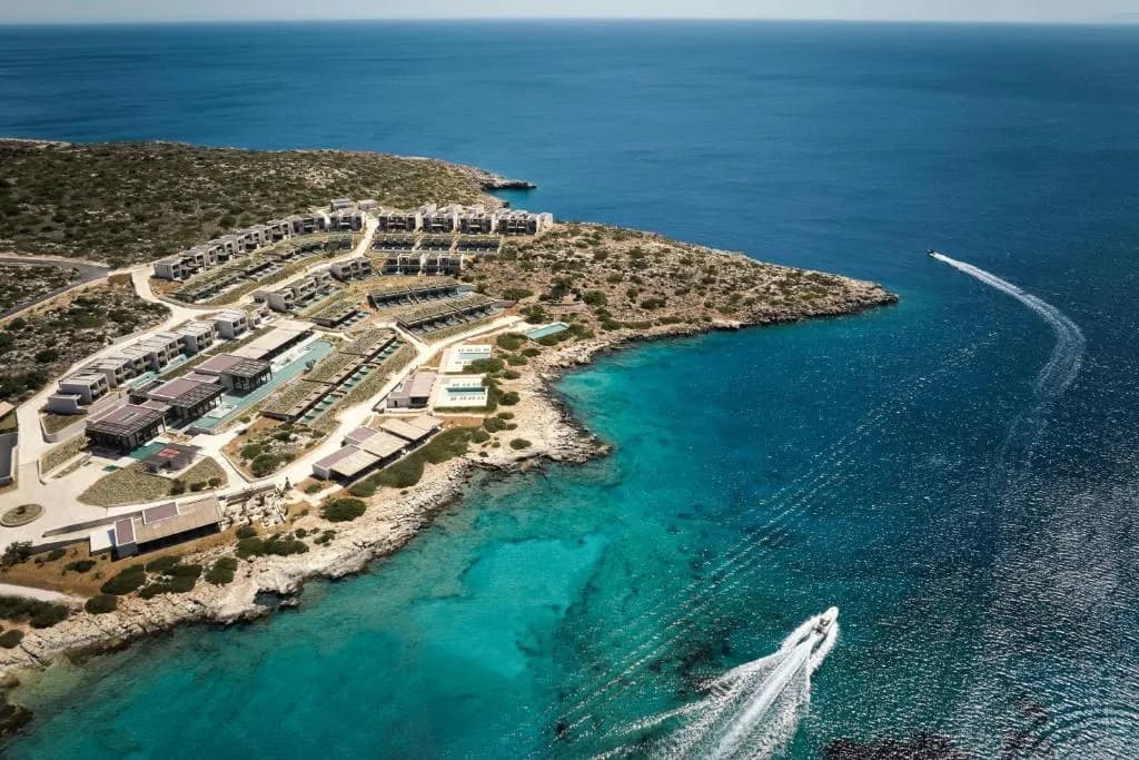 Vue du JW Marriott Crete Resort and Spa en bord de mer