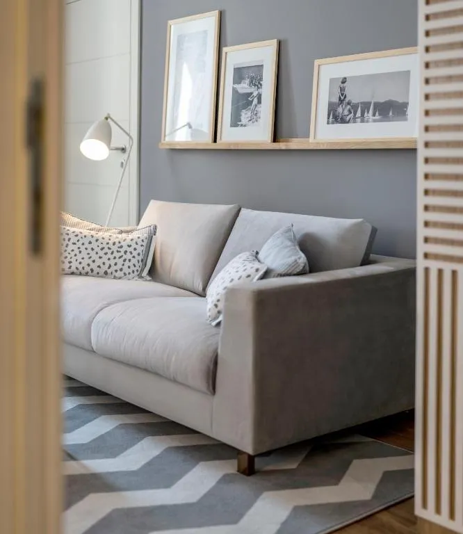 Fachada del Hotel Bellevue Dubrovnik en el acantilado sobre la bahía de Miramare