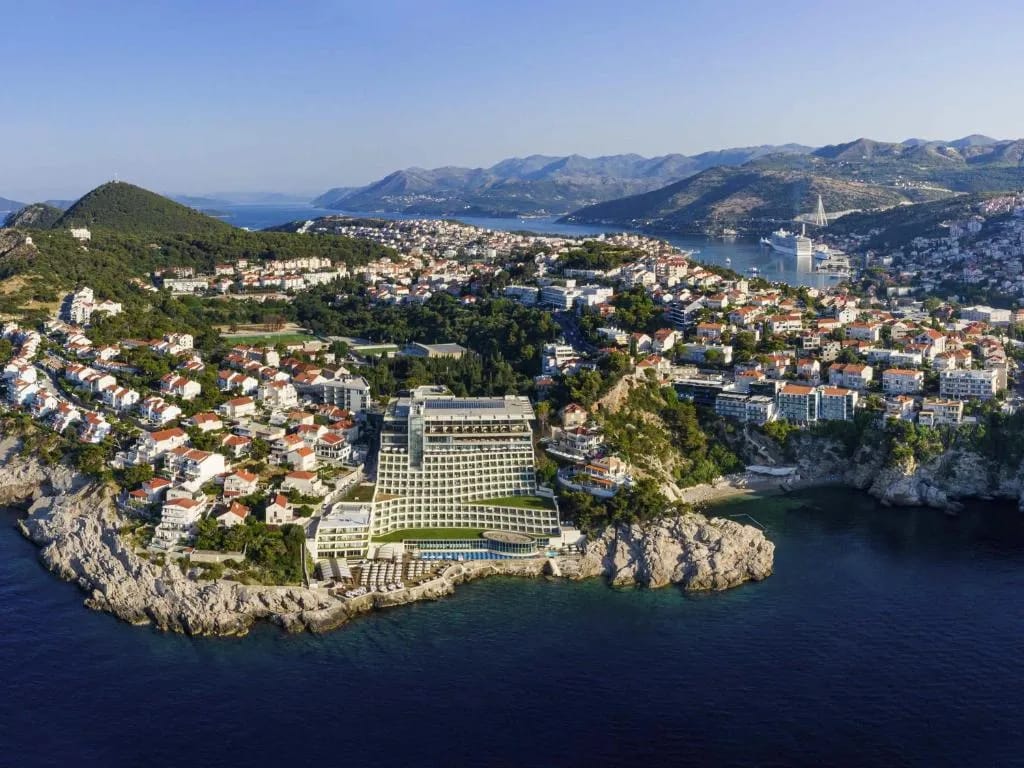 Fachada del hotel Rixos Premium Dubrovnik en Lapad, Dubrovnik