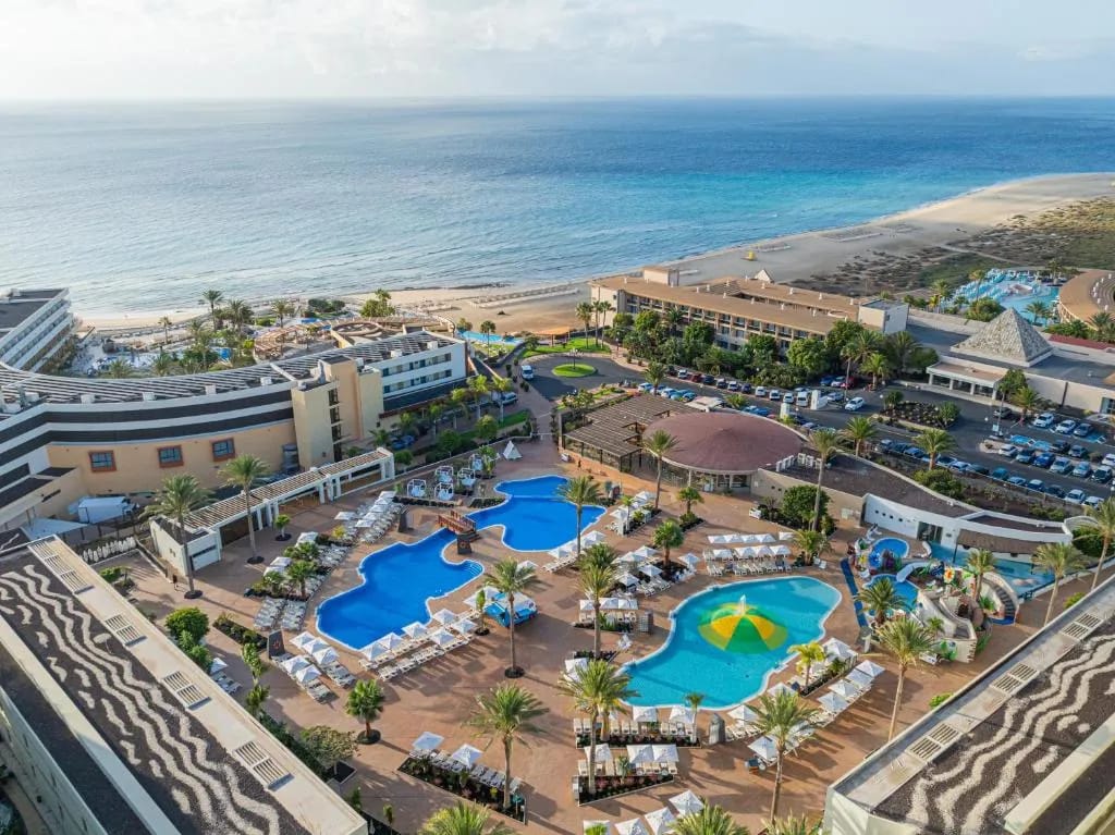 Iberostar Waves Gaviotas Park - 4-star hotel in Morro del Jable, Fuerteventura - photo 1