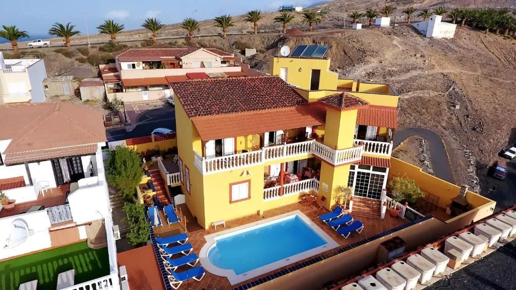 Hotel La Colina pool terrace overlooking Matorral beach, Morro del Jable