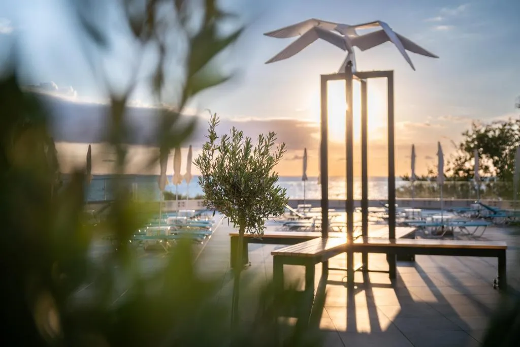 Astoria by Astoria Collection- All Inclusive & Private Beach Club - Hotel de 4 estrellas en Golden Sands beach strip, Golden Sands - photo 1