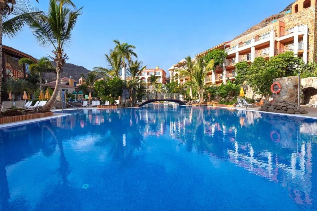 Hotel Cordial Mogán Playa - 4-star hotel in Puerto de Mogán, Gran Canaria - photo 1