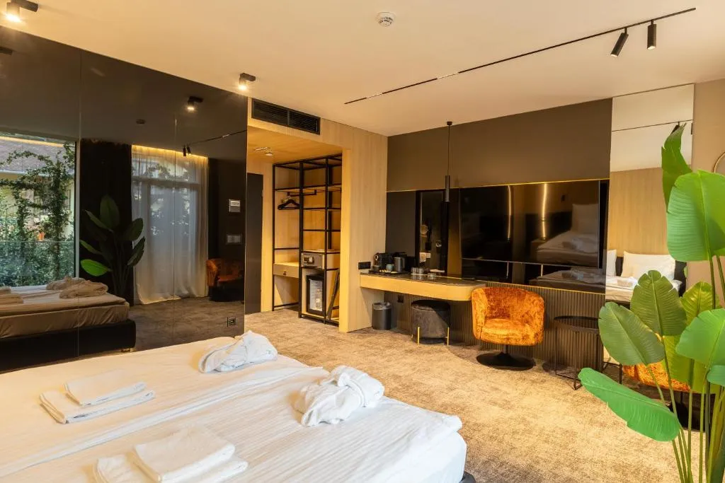 Hotel Zena Beauty & Shopping Center - 4-star hotel in Heviz Centre, Heviz - photo 1