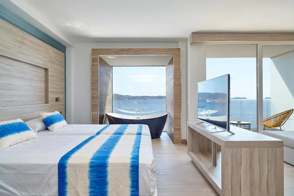 Sol Bahía Ibiza Suites - Hotel de 3 estrellas en San Antonio, Ibiza - photo 1