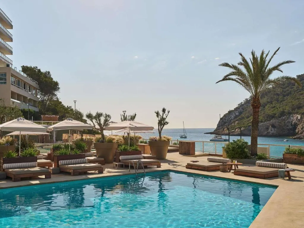 Mondrian Beach Lifestyle Resort By Accor - Hotel de 5 estrelas em Cala Llonga, Ibiza - photo 1