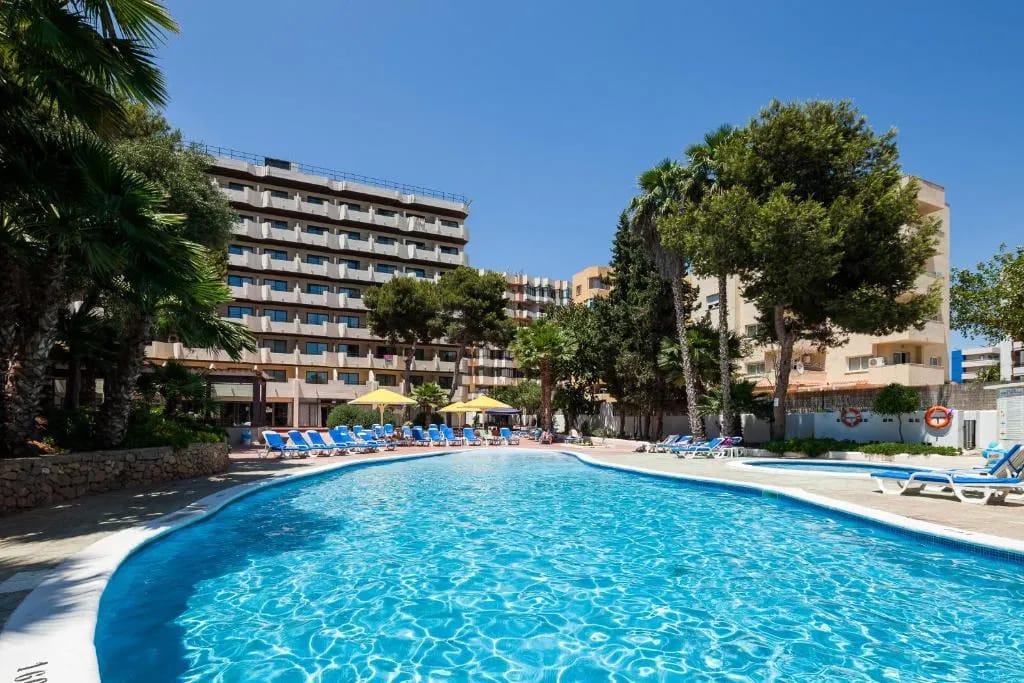 Club Can Bossa - 3-star hotel in Playa d'en Bossa, Ibiza - photo 1