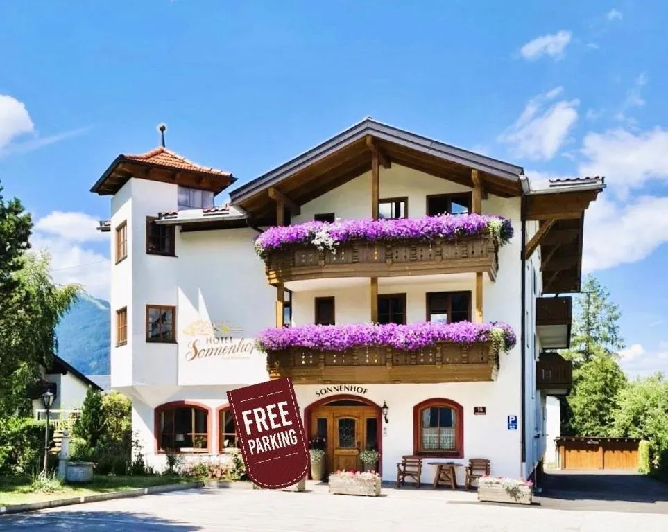 Hotel Sonnenhof Igls - Hotel de 3 estrellas en Igls (south side of Patscherkofel), Innsbruck - photo 1