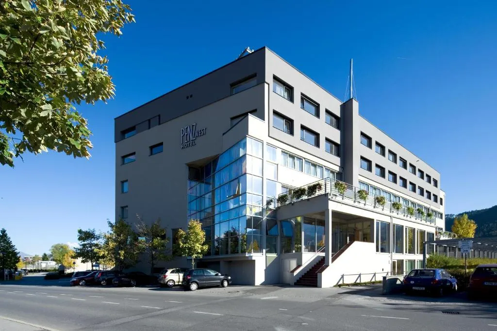 Hotel Penz West - 4-star hotel in Hötting (west bank, Inn cycle path), Innsbruck - photo 1