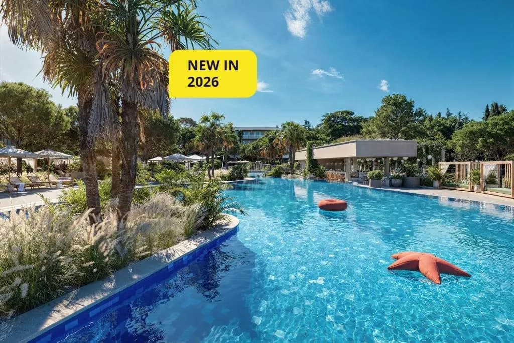 Fachada moderna do Pical Resort Valamar Collection em Poreč, Croácia