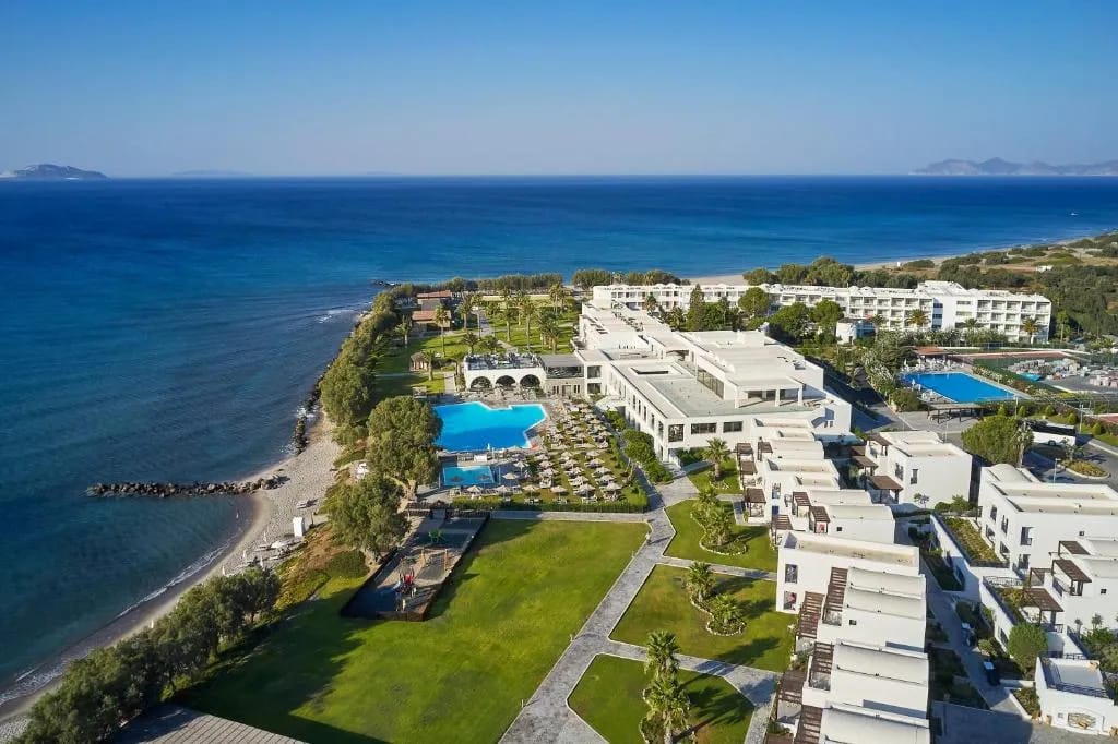 L'Atlantica Beach Resort Kos vu depuis la piscine, Kardamena